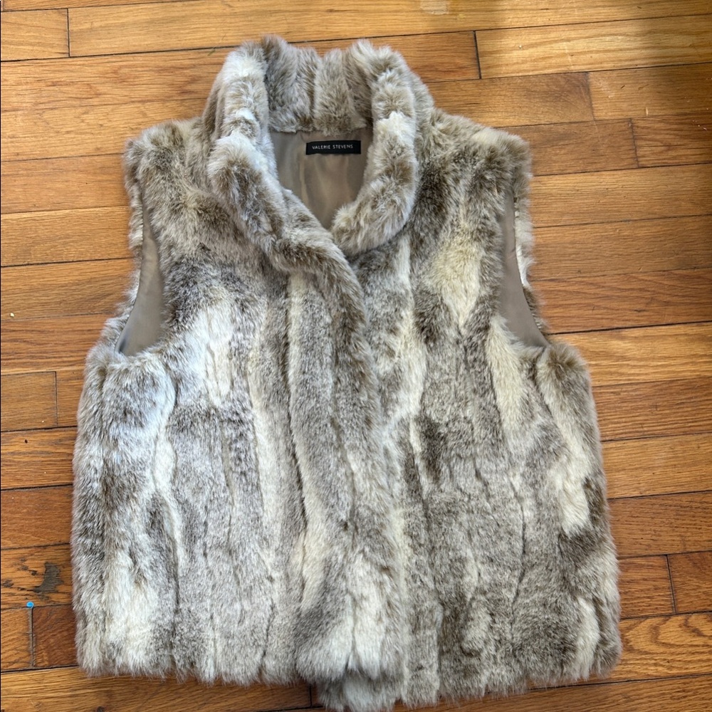 Valerie Stevens Faux Fur Teddy Jacket - Cream and Gray